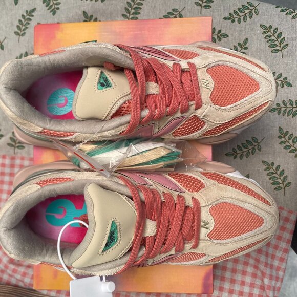 New Balance Shoes - New Balance 9060 Red Cream